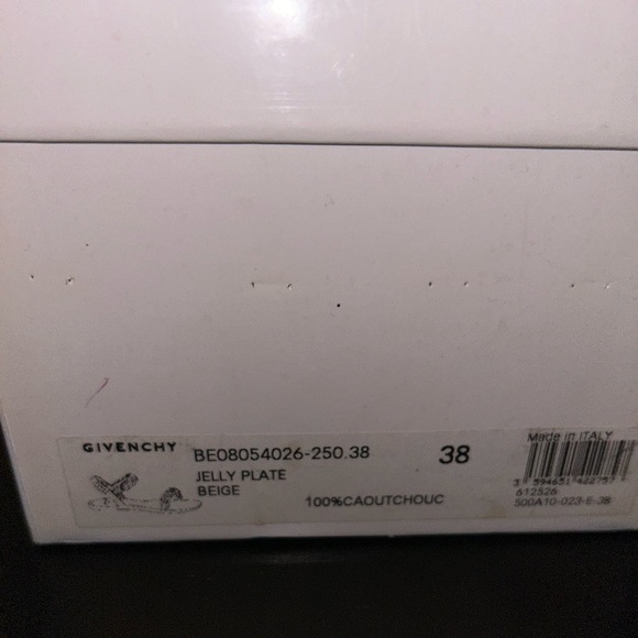 Givenchy Jelly sandals . Closure strap size 8
Worn . Fits true to size - Picture 4 of 4